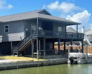 Bay View & Canal Home in Sea Isle,sleeps 11, 1/2 mile to beach/restaurant/marina Hotels near Salt Cedar Avenue Beach Access Point #36