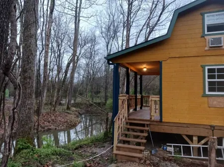 "Ridge Haus" Tiny Cabin on the Creek at Waldbaden