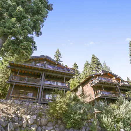 Luxury Re-modeled Lake Front, Stunning Views - Private beaches, piers, hiking