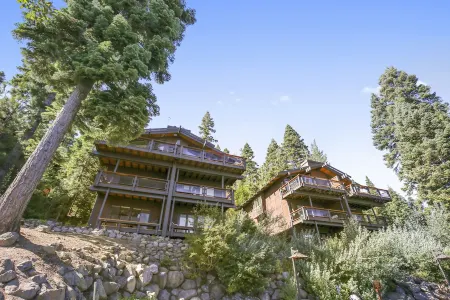 Luxury Re-modeled Lake Front, Stunning Views - Private beaches, piers, hiking