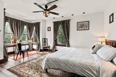 Spacious Victorian in the heart of Catskill Village - Close to All Отели в г. Катскилл