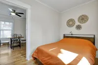 Boho - Retro Style in Lansing - 10 minutes to MSU's Campus