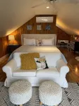 The Barn studios with a view near Monticello and wineries! Hotels near University of Virginia