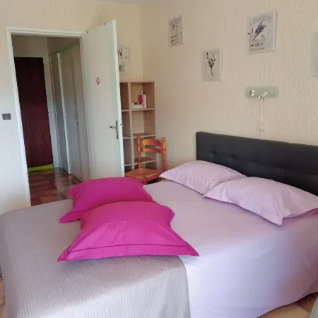 BEAUTIFUL TWO-STAR STUDIO FOR RENT Отели в г. Греу-ле-Бен