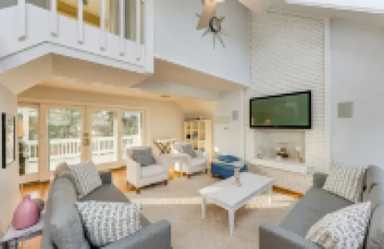 Quaint Beach House with AC, Pool, Hot tub area, Fire Pit, and Ocean Views