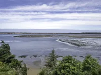 Luxurious Oregon Coast Townhouse with Mesmerizing Views! Hotels in Coos Bay