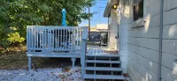 Creekside Cottage. Weekly/ Monthly Discounts. Wifi. Private. Great deck!