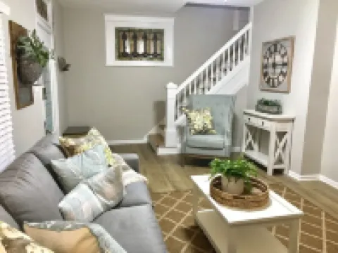 Urban Oasis 3 Miles to Cincy Sleeps 12
