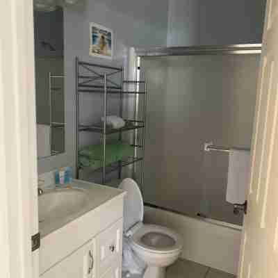 Island Oasis - NON SMOKING Top Floor Apartment located downtown with Gulf Views! Rooms