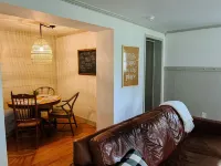 Steps to Lane and VT Campus Cozy 2 Bed/2 Bath Blacksburg Apartment