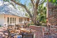 FAB East Beach Cottage, Pets, Pool & Spa; 30 Sec to the BEACH! 6 seat golf cart!