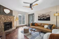 Walk to Downtown Blowing Rock - Pet Friendly with 2 Primary Bedrooms