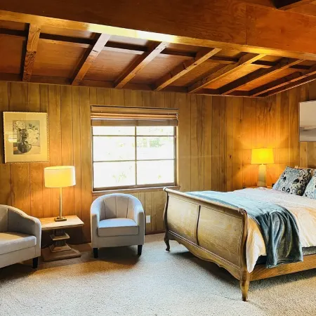 Scenic View Cabin Near Alderbrook Resort
