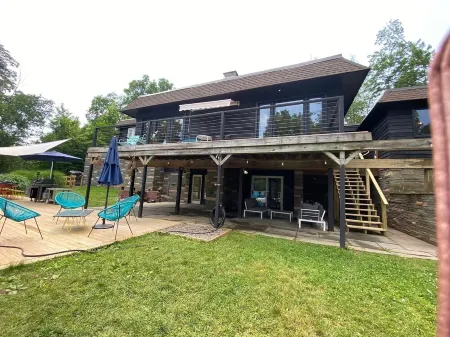 Granit House. Mid-Century Modern with Pool, View, & privacy.Dog and Kid friendly