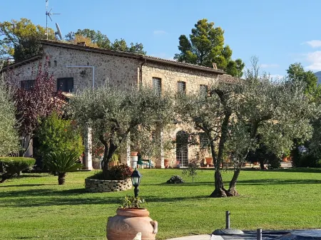 Exclusive Farmhouse with Pool in Large Green Park - 4/9 Guests