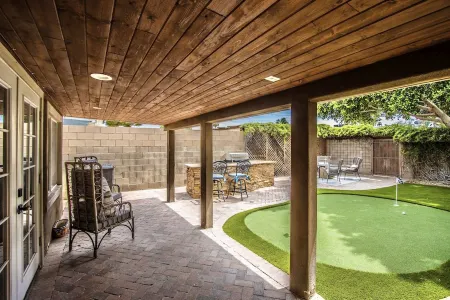 🏜 🌵Remodeled Charming Urban Desert Retreat with billiard-room🎱Dog Friendly🐾 Отели рядом с достопримечательностью «Painting with a Twist»