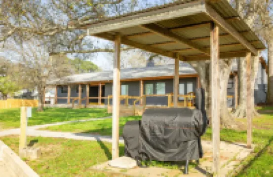 Escape to the Pointe - Superior Sunset views from spacious porch!