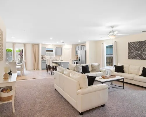 Serenity, a tranquil 4-bed, 3-bath home minutes away from UC Merced. 머시드 호텔