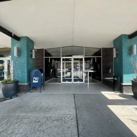2B-2B centrally located in Omaha with skyline balcony views.