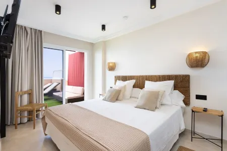 APARTMENT A few meters from a black sand beach. Отели рядом с достопримечательностью «Beach Chica»