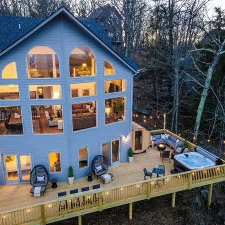 Designer Home w/ Incredible Views, Sleeps 16