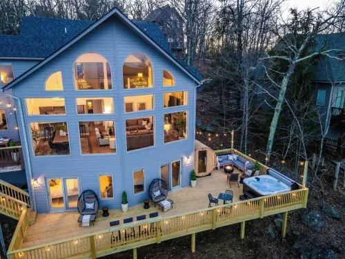Designer Home w/ Incredible Views, Sleeps 16