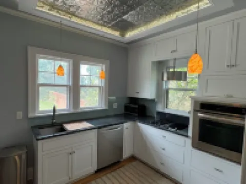 Charming 4-bedroom house with 3 king/1 full beds, 2 full baths, AC, Wifi, Patio