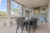 Lake Oconee Getaway.  Spacious family & pet-friendly retreat in gated community