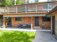 Ocean View Manzanita home - walk to beach and town!