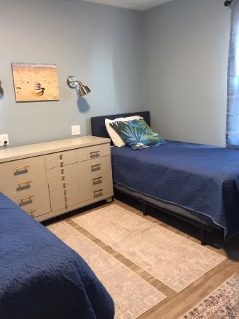 The Beachcomber at Dockside Resort - Near Bohemia and Trails Отели в г. Куино Каунти