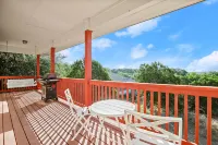 Spend the Holidays at the Lake! SPECIALS! Free Golf Cart! Lake Travis Access!