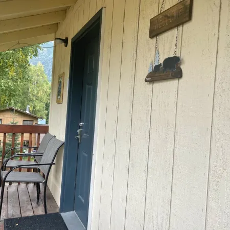 Full Apartment on Peaceful Alaskan Homestead