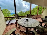 Beech Mountain-Walk to Ski Slopes/Sledding Hill/Restaurants -Room for 2 Families