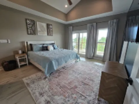 New High End Build/Furnishings! Max 12 Guests - Gated Community Includes Pool