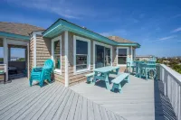 Private HGTV Inspired Beach Cottage Gorgeous 4 BR 2 BA Luxury Semi-Oceanfront