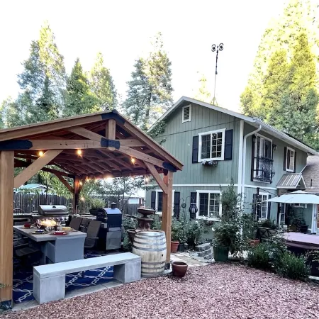 RELAX❤️ MOUNTAIN RETREAT, FULLY XMAS DECORATED, 45 min to South LAKE TAHOE