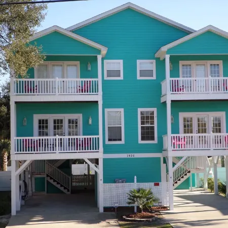 -PRIVATE POOL-1 BLK TO BEACH-OUTDOOR DINING/KITCHEN-PET & FAMILY FRIENDLY!