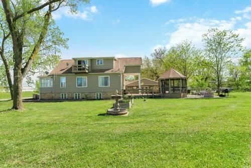 Spacious and family friendly getaway. 8 mins from Chicago Premium Outlet Mall. - Homestays