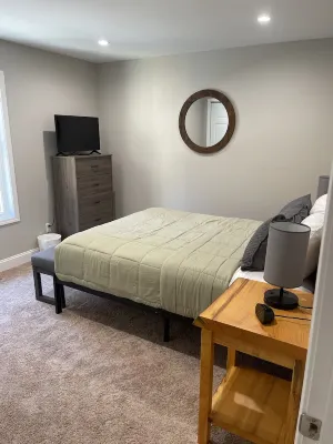 NEW house nestled in a quiet area. Has hot tub & game room. 5 min to down town.