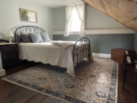 10 Minutes from Sight and Sound, Restored 1700's Home Surrounded by Farmland