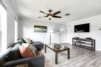 Pool Home 3 Bed 3 Bath. 1 mile from beach!