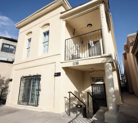 Cozy 2 bedroom apartment in terrific El Paso with WiFi, AC, entire unit Отели рядом с достопримечательностью «Университет Техас в Эль-Пасо»