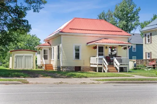 Cozy and charming. Your home away from home in the heart of Viroqua.
