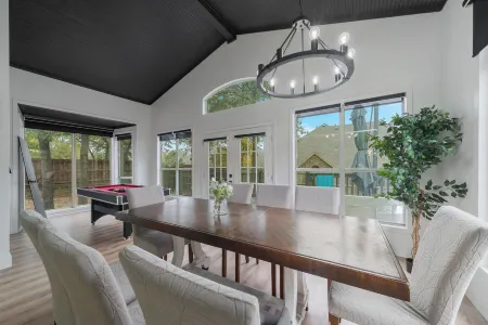 Luxury in Euless - Close to DFW Airport and Cowboy Stadium