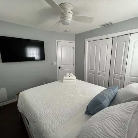Relaxing family friendly heated pool home close to beach