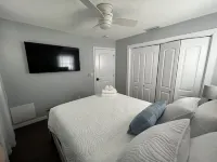 Relaxing family friendly heated pool home close to beach Hotels in Largo