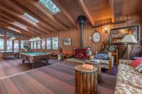 Awesome Mammoth Condo in Ideal Location near Slopes & Adventure