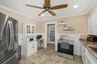 Newly Remodeled 3BR in Town · Cherry Street