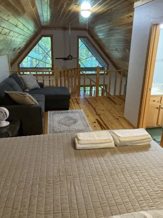 Newly furnished beautiful cabin with an access to Lake Hartwell Отели в г. Гамлог