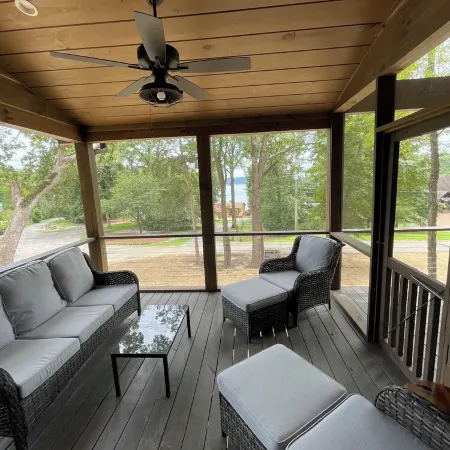 Unwind on the Screen Porch, Fish, or Enjoy the Fabulous Kitchen 3 mi City Harbor